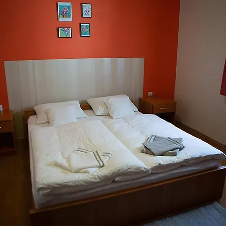 Panzió V8-kelemen Panzió