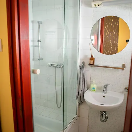 V8-kelemen Panzio B&B Makó